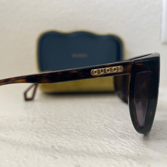 Over sized Gucci sunglasses